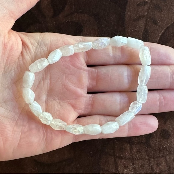 Rainbow moonstone stretch bracelet handmade white - Picture 5 of 8